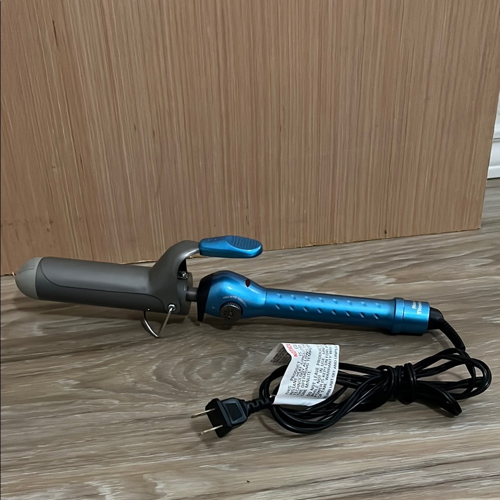 BaByliss PRO Nano Titanium 1 1/2" 38mm" Spring Curling Iron - Blue